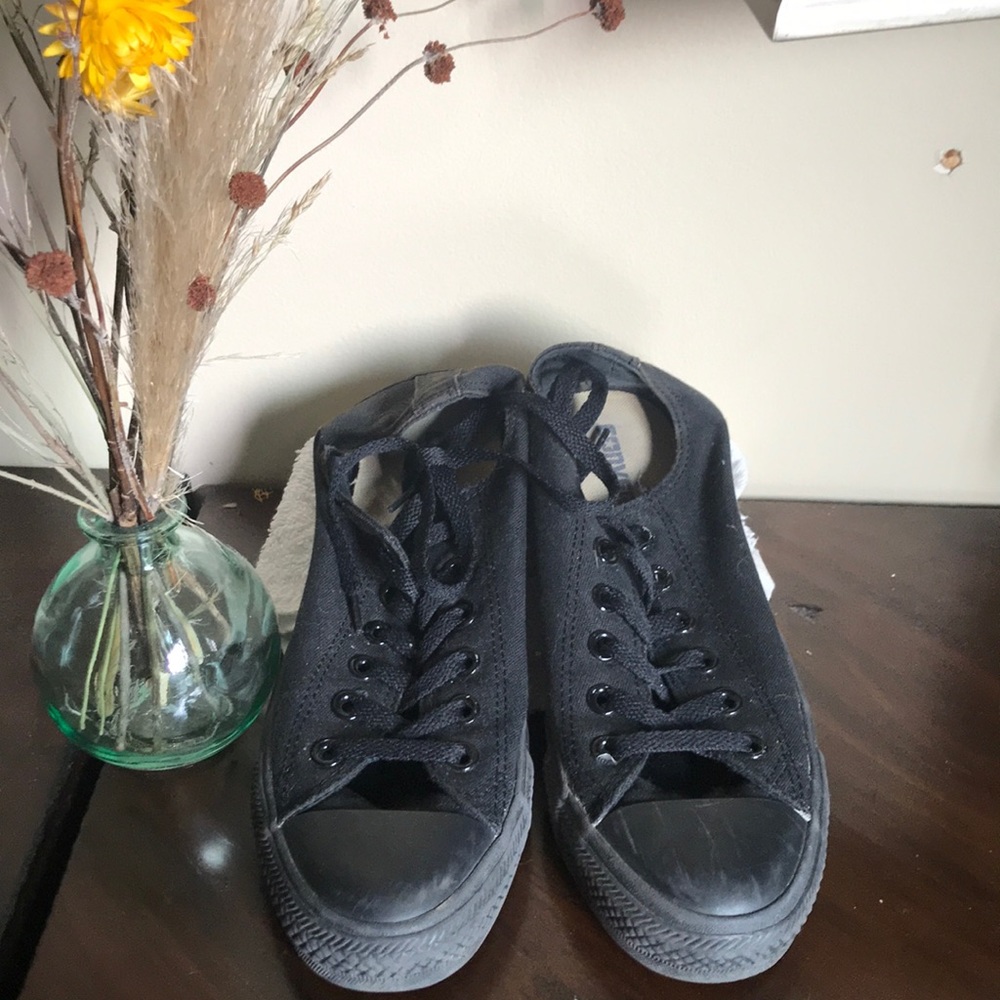 NWT all black converse